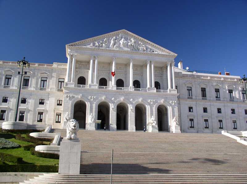 Deputados Portugueses custam 980% mais que deputados Americanos assembleia da republica1 Deputados Portugueses custam 980% mais que deputados Americanos