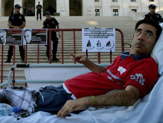 Tetraplégico inicia esta segunda-feira greve de fome em frente á Assembleia da República