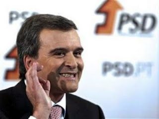 Onde está a licenciatura de Miguel Relvas?